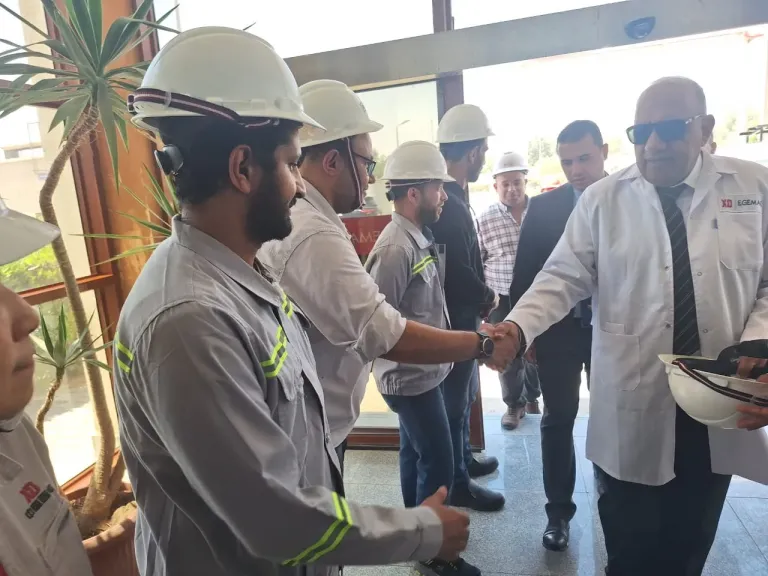 وزير الكهرباء فى زيارة ميدانية الى مصانع شركة ”اكس دى  إجيماك ” بمحافظة السويس