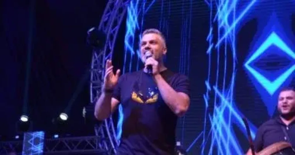 يعود بعد غياب.. فارس كرم ينهي تصوير كليب جديد ويستعد لحفل مع هيفاء وهبي