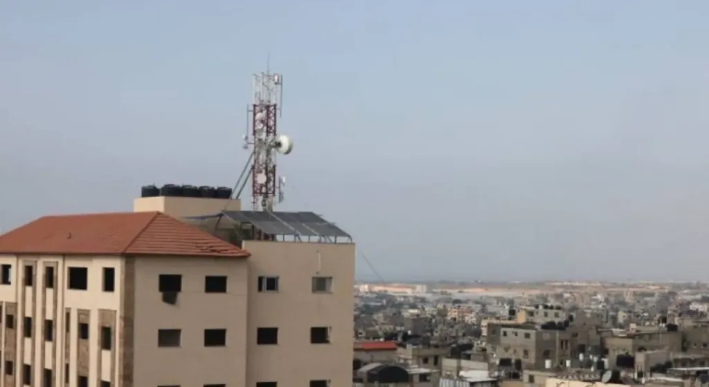 بعد استهداف من إسرائيل.. قطع الإنترنت والاتصالات عن كامل غزة