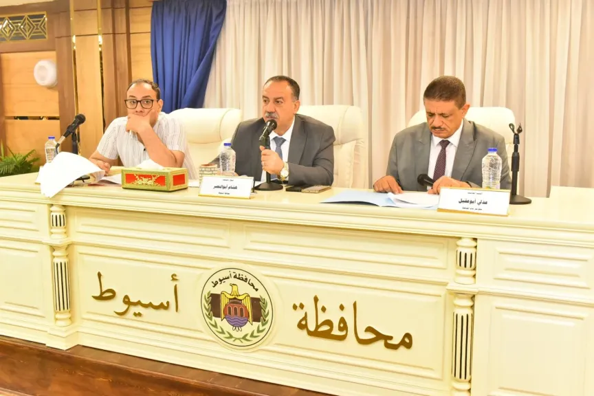 محافظ أسيوط يوجه بتكثيف الجهود لتطوير الخدمات وتعظيم