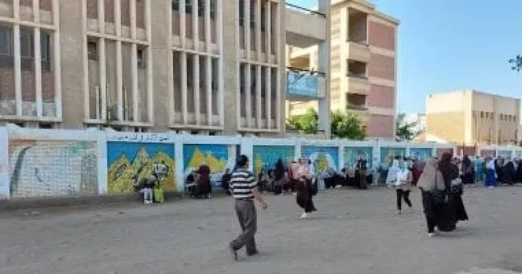 انتهاء الامتحان التحريرى لطلبة الدبلومات الفنية وغد استكمال الاختبار العملى