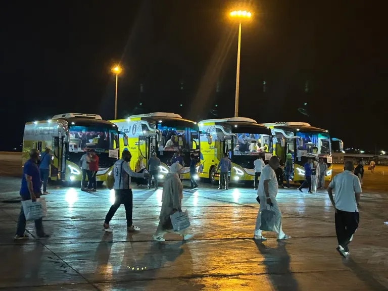 عودة أول فوج من حجاج البر  بميناء نويبع بإجمالي 295 حاجًا و8 باصات