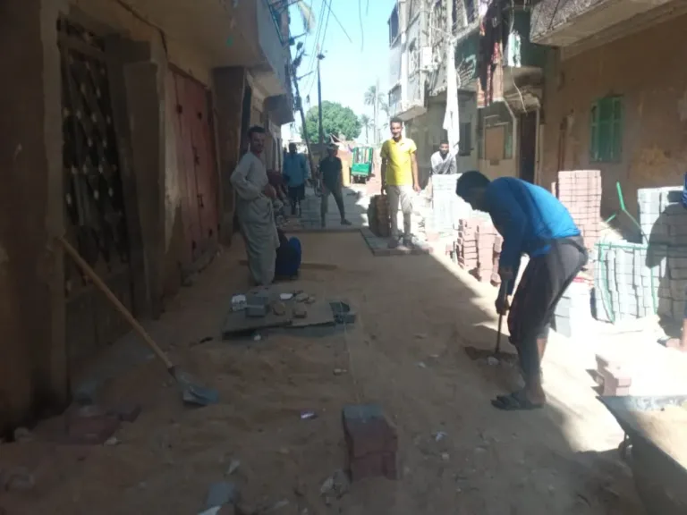 محافظ أسيوط: مواصلة تركيب بلاط الإنترلوك بتقسيم بيوض