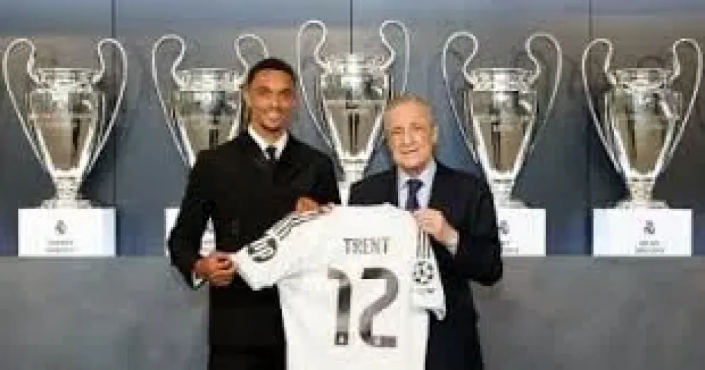 بيريز يقدم أرنولد لاعبًا لـ ريال مدريد أمام وسائل الإعلام.. صور وفيديو
