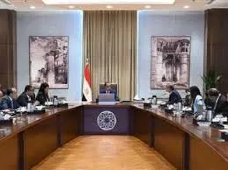 رئيس الوزراء يناقش خطة العمل لإجراء التعداد العام للسكان والإسكان والمنشآت 2027