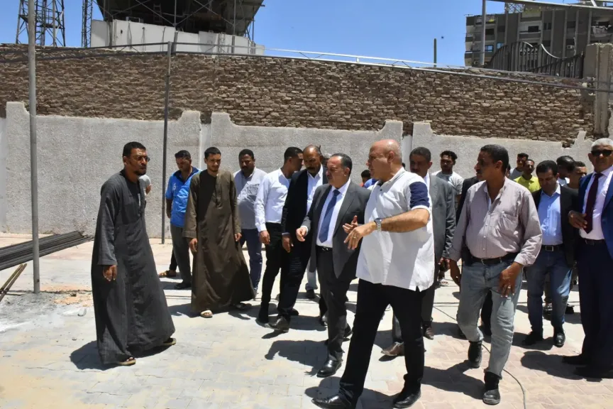 محافظ أسيوط يتفقد السوق الحضري الجديد بنادي الشبان المسلمين