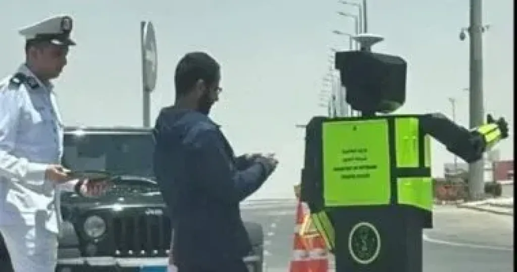 يحق لرجل المرور معاقبة السائق المخالف حال انتهاء تراخيص السيارة.. اعرف التفاصيل