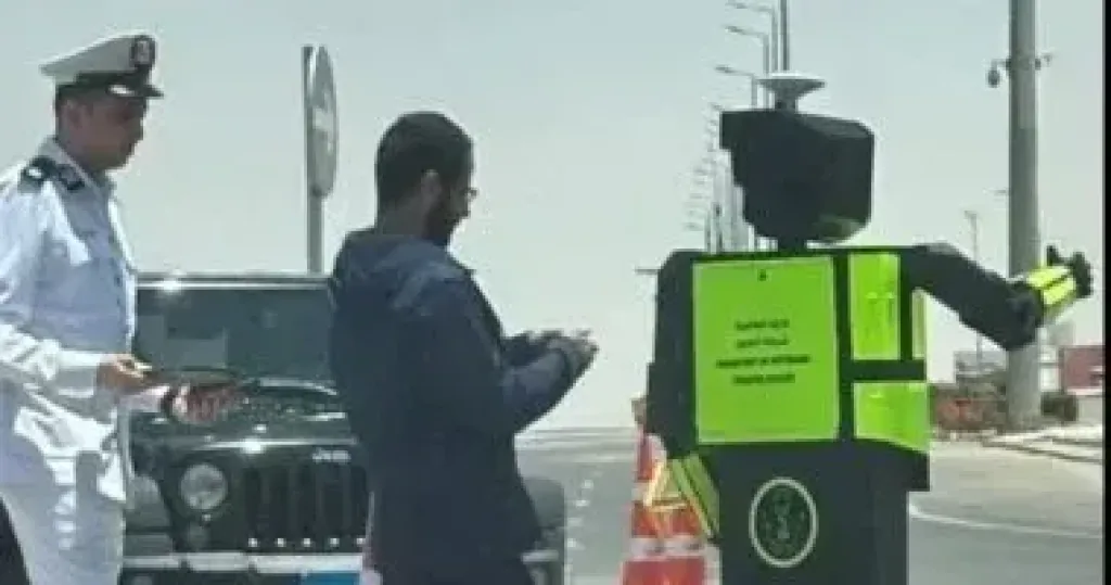 يحق لرجل المرور معاقبة السائق المخالف حال انتهاء تراخيص السيارة.. اعرف التفاصيل