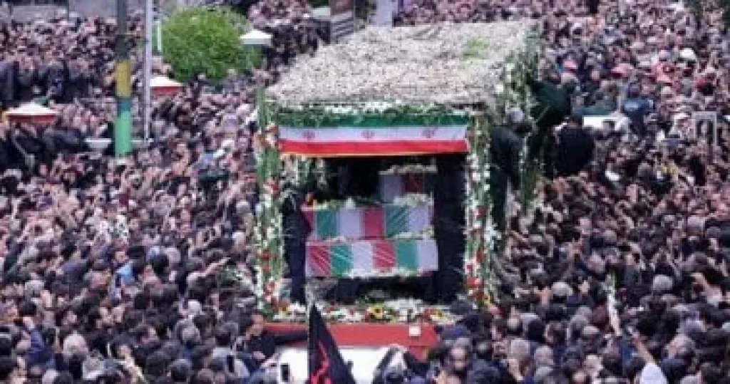 مظاهرات حاشدة في إيران تطالب بالرد على إسرائيل والثأر لدماء القادة