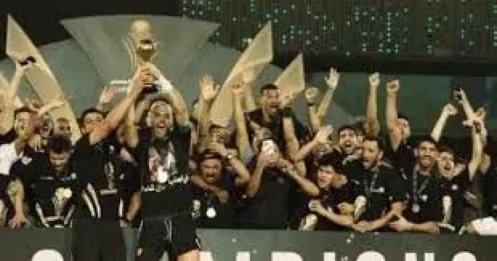 اتصالات للتعاقد مع نجم الأهلي.. تفاصيل