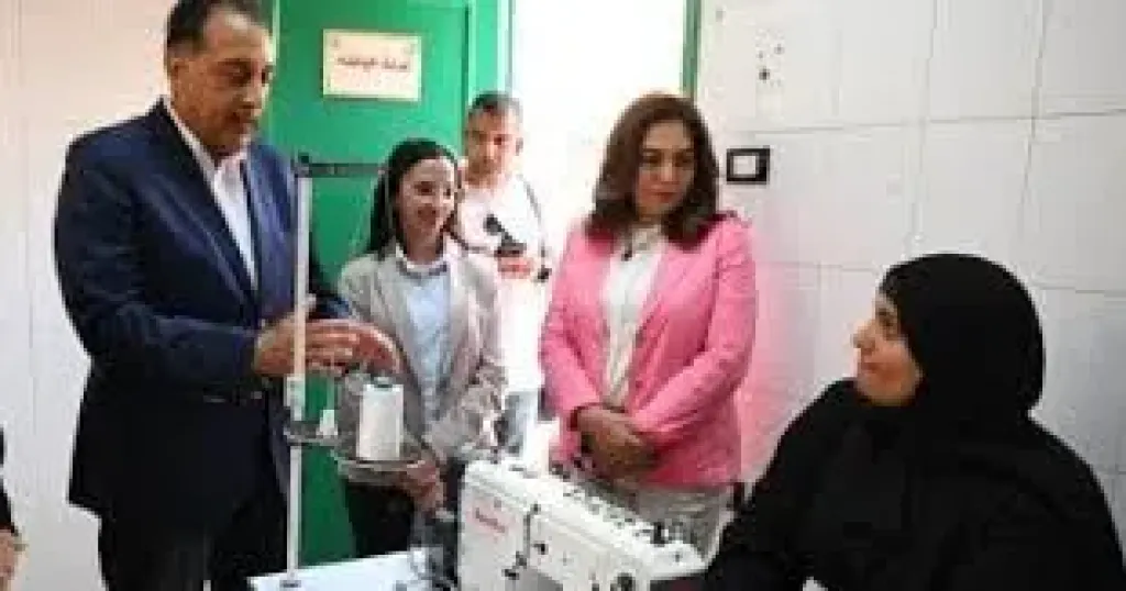 رئيس الوزراء يتفقد ”مشغل البحراوية” بقرية زاوية صقر