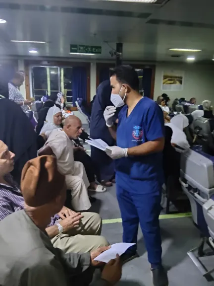 وصول 306 حاج و7 باصات لميناء نويبع البحري