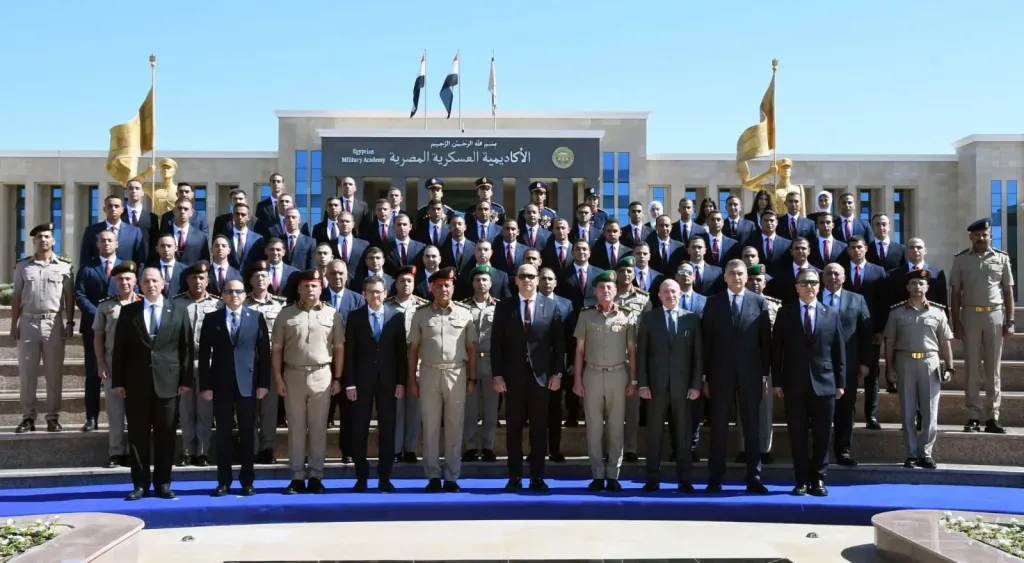 الأكاديمية العسكرية المصرية تحتفل بتخرج الدورة التدريبية الرابعة لأعضاء هيئة الرقابة الإدارية بعد إنتهاء فترة تأهيلهم.. صور