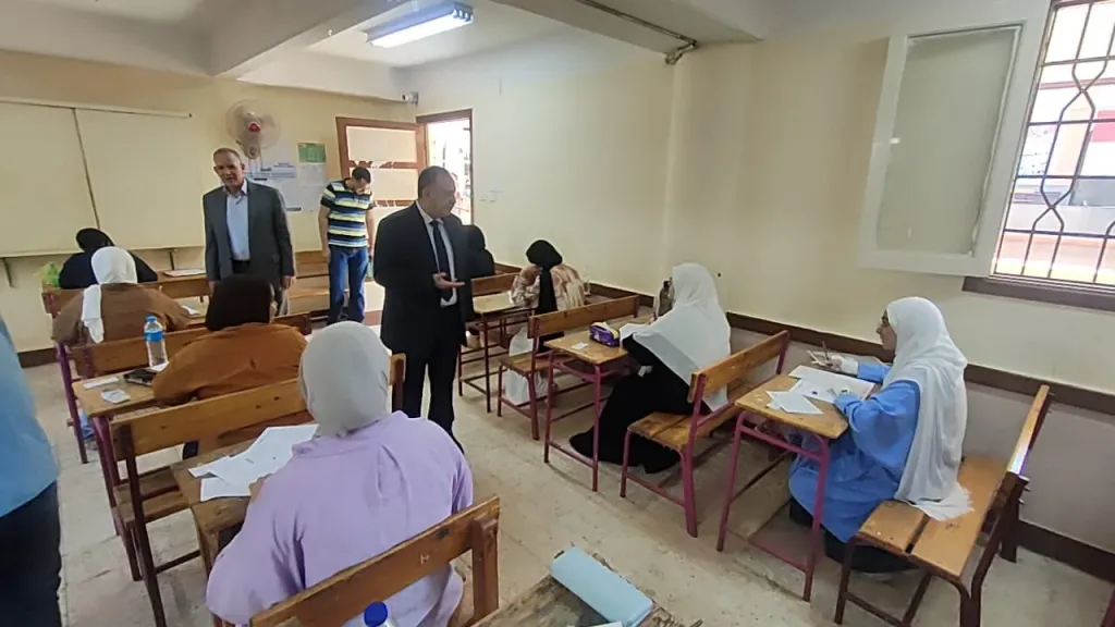 محافظ أسيوط: غرفة عمليات على مدار الساعة لتأمين امتحانات الثانوية