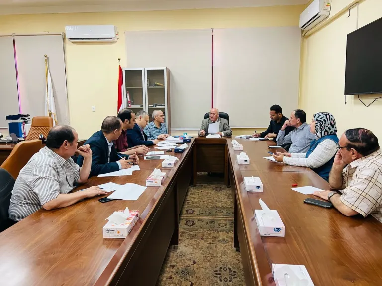 مجلس كلية تكنولوجيا الصناعة والطاقة يعقد اجتماعه الدوري لمتابعة سير العملية التعليمية