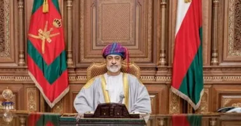 سلطان عمان يؤكد لبزشكيان أهمية العودة للمفاوضات لإيقاف شبح الصراع الدائر وتداعياته