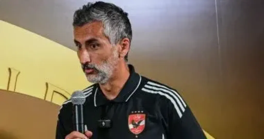 ريبيرو يحاضر لاعبى الأهلى لشرح خطة اللعب قبل مواجهة بالميراس