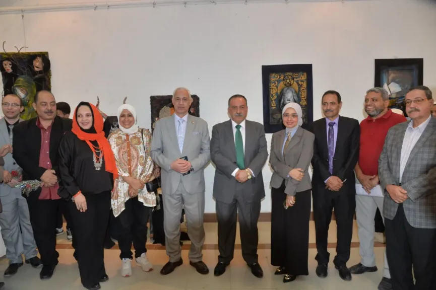 محافظ أسيوط يفتتح المعرض الفني ”قضايا” لأعمال الأشغال الفنية