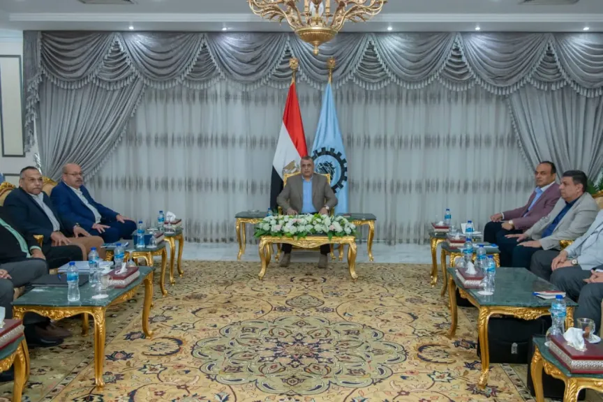 خلال زيارة تفقدية مخططة .. وزير الدولة للإنتاج الحربى يتابع مراحل التصنيع العسكرى والمدنى بمصنع إنتاج وإصلاح المدرعات