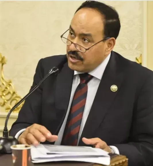 محافظ سوهاج يبحث تذليل العقبات أمام قطاع الاستثمار
