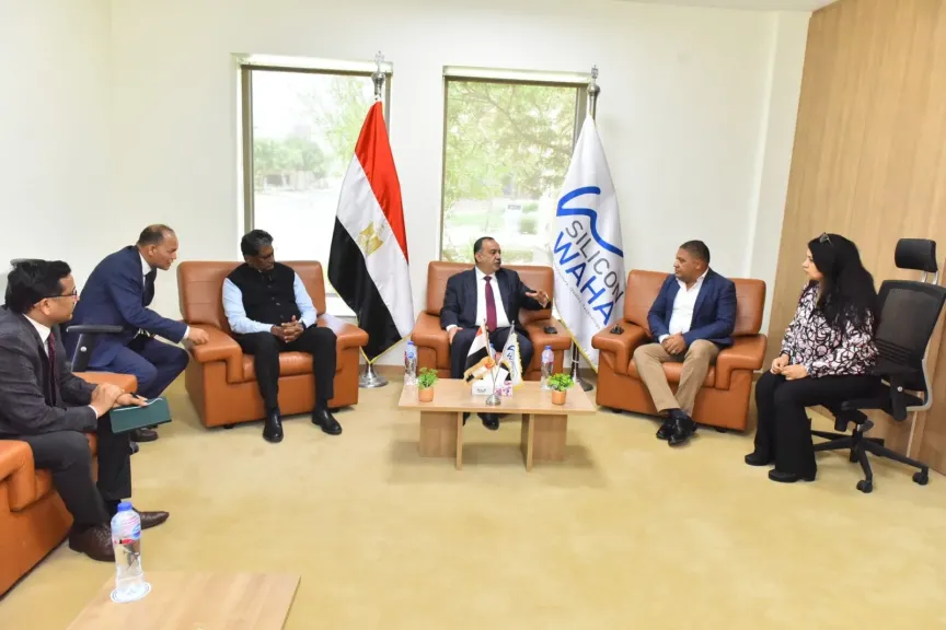 محافظ أسيوط وسفير الهند يزوران المنطقة التكنولوجية ويتفقدان واحة سيليكون