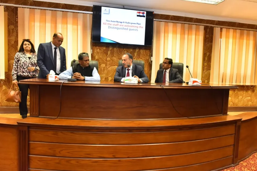 محافظ أسيوط يرافق سفير الهند لدى مصر لتفقد مشروع قناطر أسيوط الجديدة