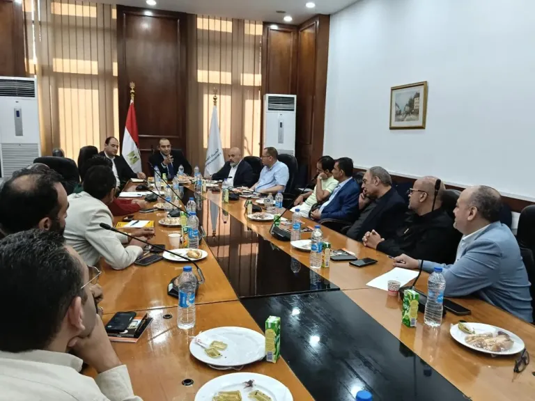 اجتماع بين ”شعبة الذهب” ورئيس ”مصلحة الدمغة” لبحث تحديات الصناعة وملف التصدير