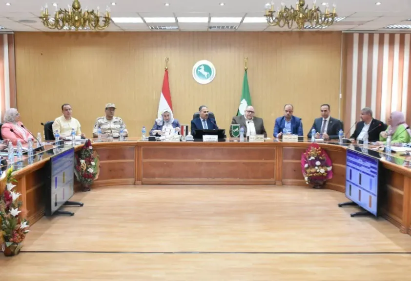 محافظ الشرقية يكرم المشاركين في الخطة العاجلة لتحسين الخصائص السكانية بالمجلس الإقليمى للسكان