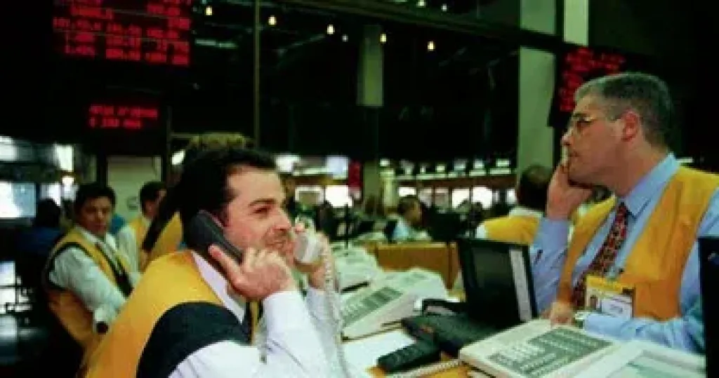 تقارير إسرائيلية: إصابة مبنى البورصة بمنطقة رامات غان قرب تل أبيب