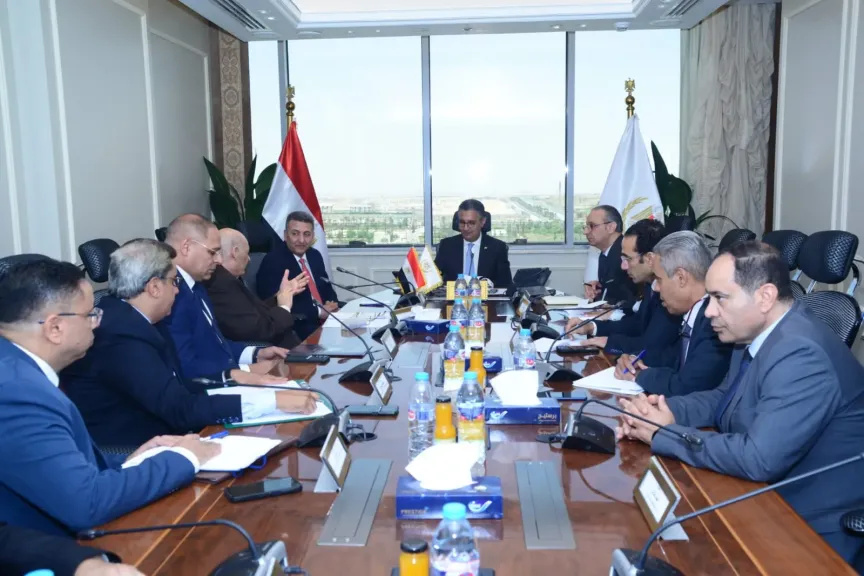 *وزير التموين يعقد اجتماعًا مع رئيس الشعبة العامة للمخابز لمتابعة انتظام عمل منظومة الخبز البلدي المدعم