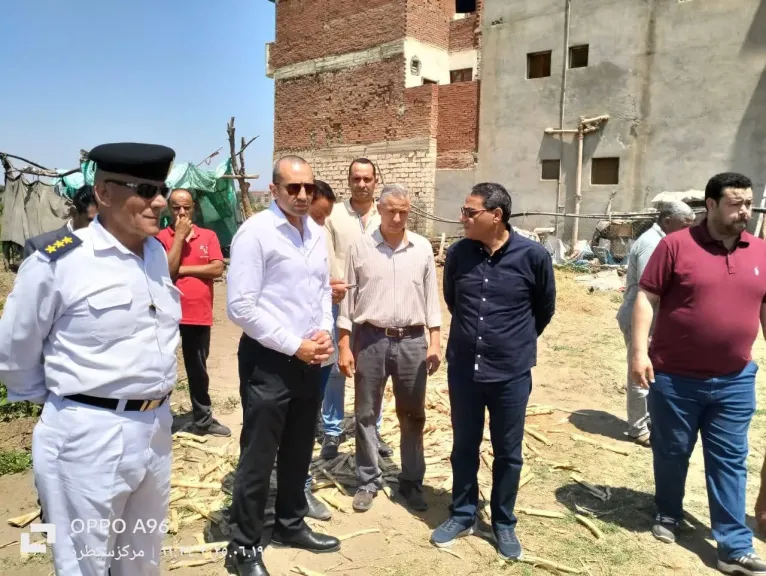 نائب محافظ البحيرة ورئيس مركز كوم حمادة يتابعان جهود إزالة التعديات ضمن المرحلة الثانية من الموجة 26
