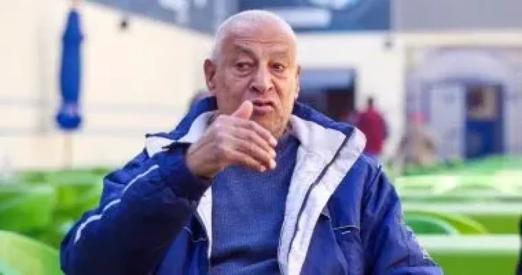 رئيس رابطة الأندية يزور مصطفى رياض بالمستشفى ويتحمل تكاليف علاجه