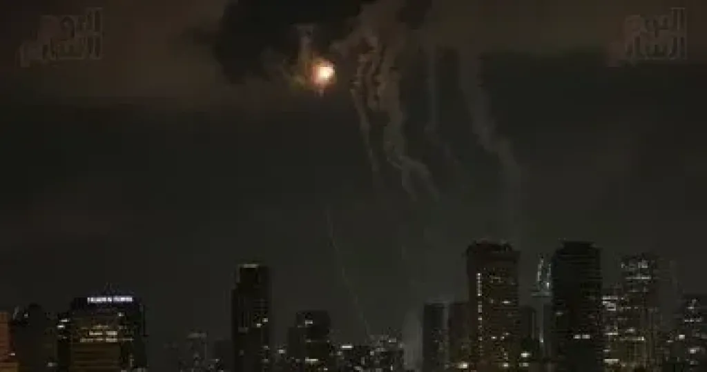 صاروخ واحد وإصابات كبيرة.. فزع إسرائيلى بعد استهداف إيران بئر سبع