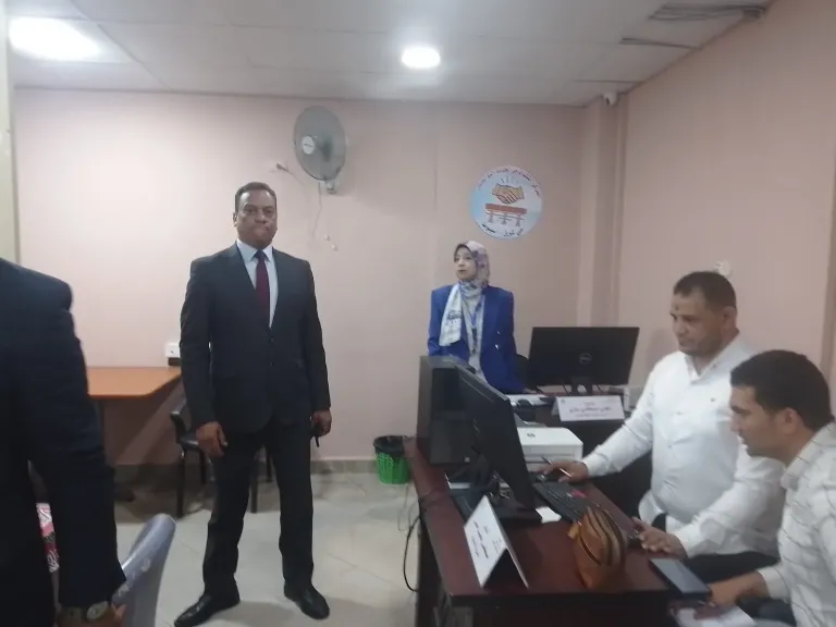 رئيس حي شرق يتفقد مركز  التكنولوجي  بصحبته وفد من وزاره التنميه