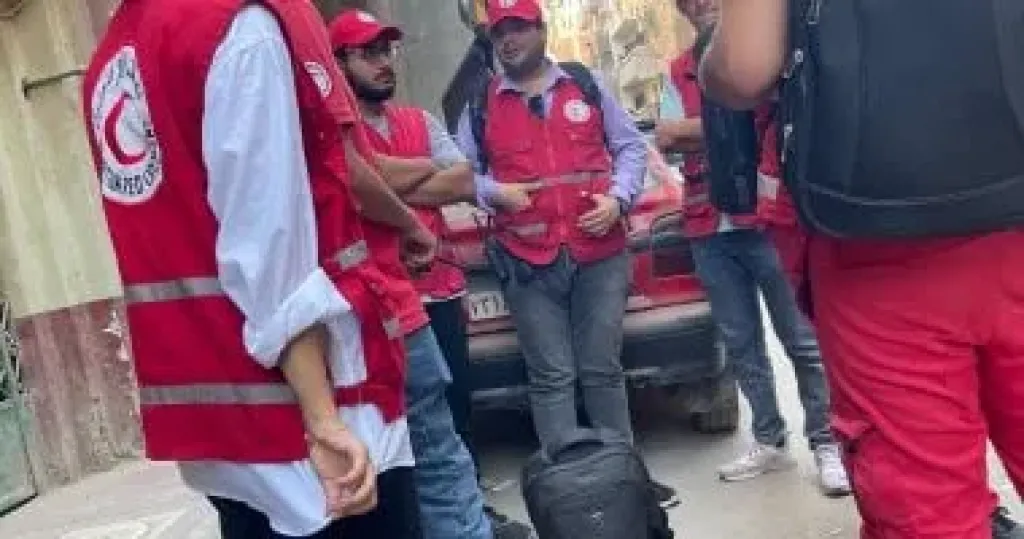 فرق الهلال الأحمر تقدم المساعدة في حادث انهيار عقاري حدائق القبة