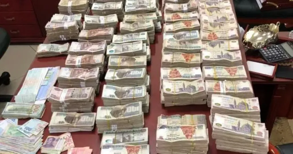 التحقيق مع 6 أشخاص حاولوا غسل 90 مليون جنيه حصيلة اتجار بالمخدرات
