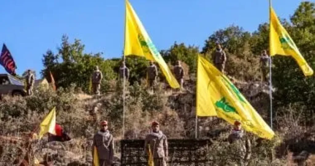 مسئول بحزب الله لنيوزويك: لن ننضم للقتال بعد هجوم أمريكا على إيران