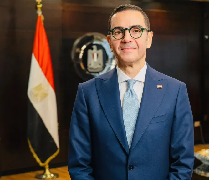 وزير الاستثمار يتوجه الى الصين في زيارة  تستهدف تعزيز العلاقات الاقتصادية المشتركة بين البلدين.