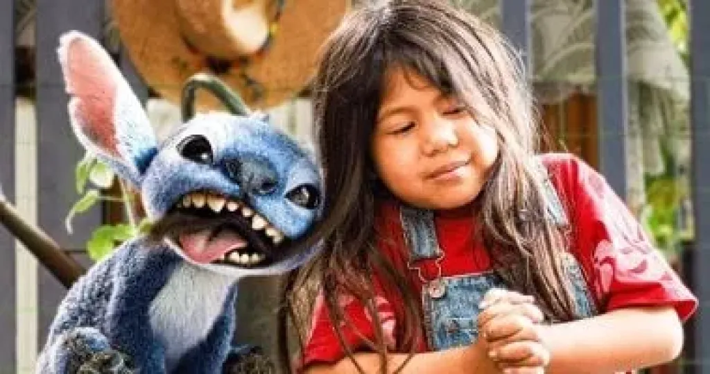 فيلم Lilo amp; Stitch يقترب من 900 مليون دولار عالميًا في شهر