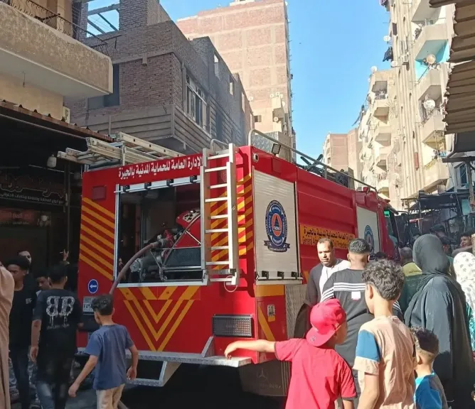 انفجار أنبوبة غاز السبب.. تفاصيل حريق محلات في سوق تجاري بمنطقة فيصل طباعة