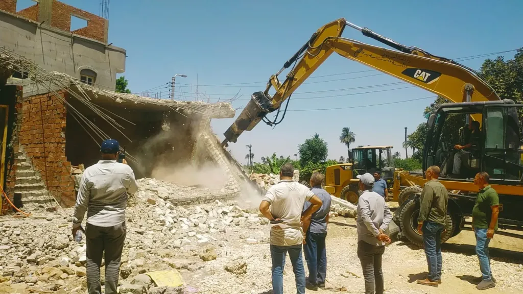 محافظ أسيوط يعلن عن إزالة لـ 28 حالة تعدي بقرى 5 مراكز ضمن المرحلة الثانية