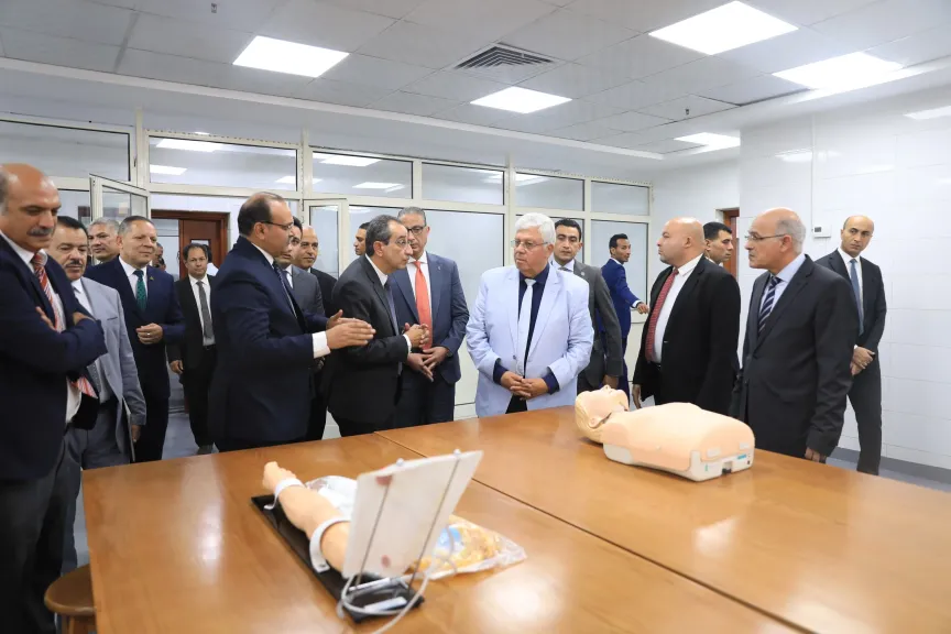 وزير التعليم العالي يضع حجر الأساس لمركز علاج الأورام بجامعة الفيوم بتكلفة 500 مليون جنيه