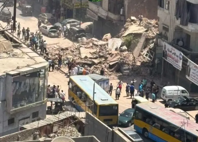 انتشال شخصين من أسفل أنقاض عقار شبرا مصر المُنهار