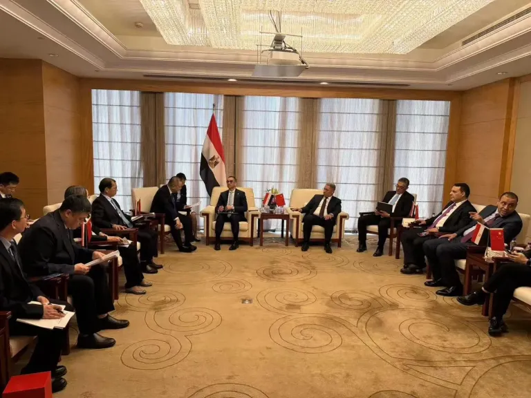 وزير الاستثمار: مصر مركز مثالي للتجارة والتصنيع وفرص واعدة أمام الشركات الصينية