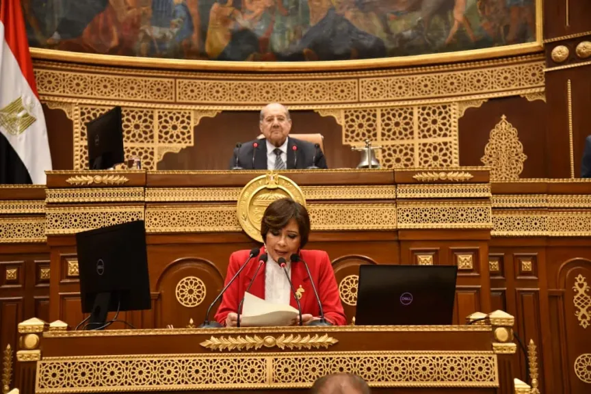 الشيوخ يقف دقيقة حداد علي أرواح جميع نوابه الراحلين ..بعد طلب طارق رسلان