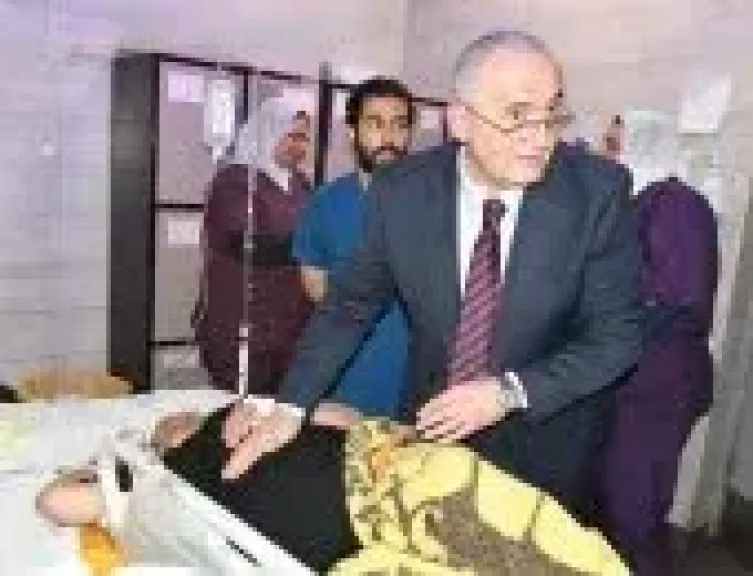 رئيس الهيئة فى زيارة مفاجئة لمستشفى أحمد ماهر والجمهورية التعليمى