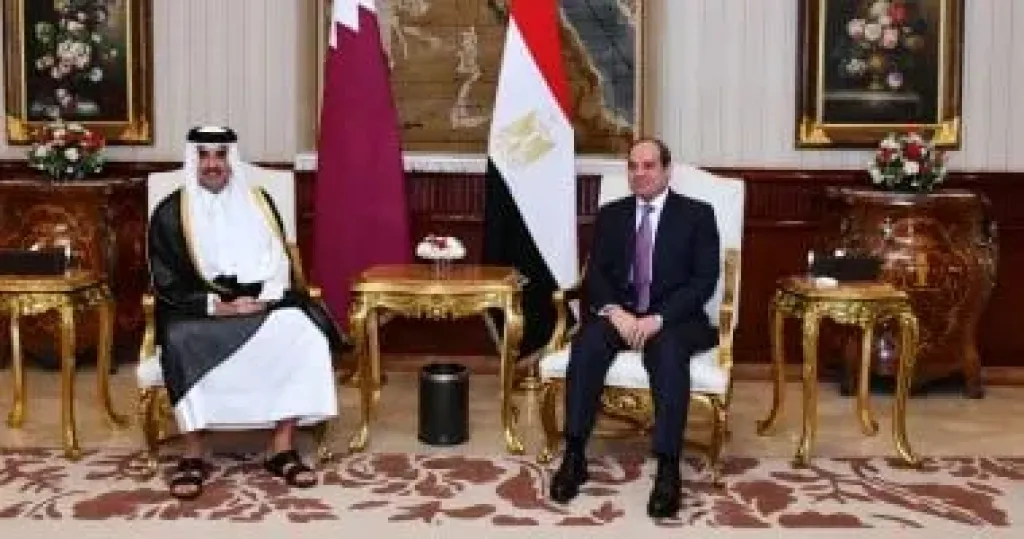 الرئيس السيسى وأمير قطر يبحثان التنسيق المكثف للتوصل إلى وقف إطلاق النار في قطاع غزة