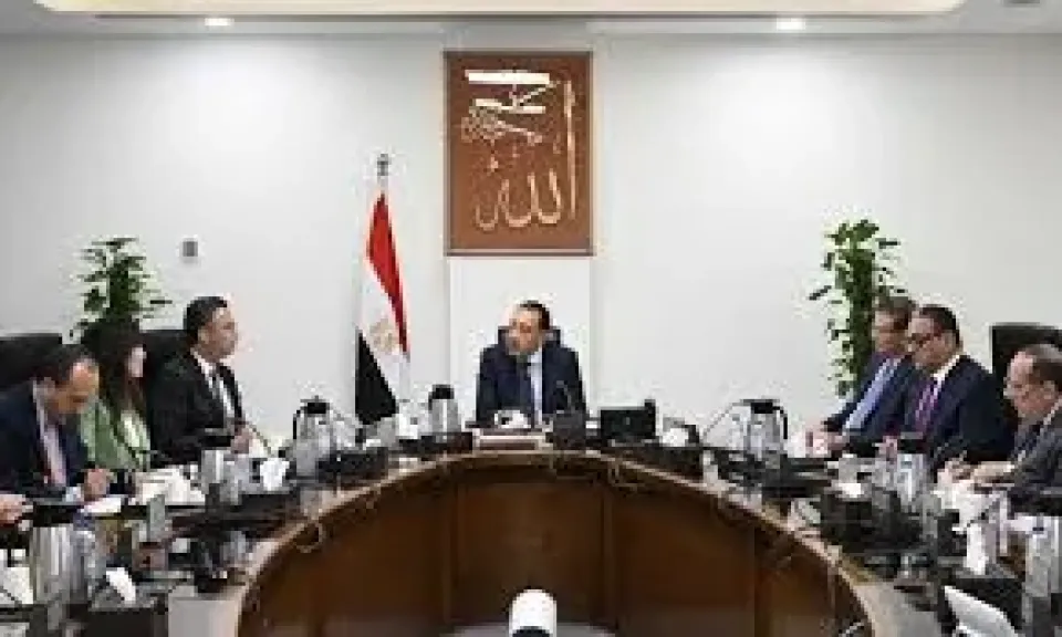 رئيس الوزراء يعقد اجتماعاً لبحث واستعراض فرص وتحديات صناعة السكر