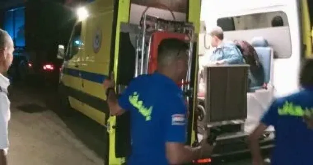 رجال الإنقاذ ينتشلون جثة طالب غرق فى نهر النيل بالصف