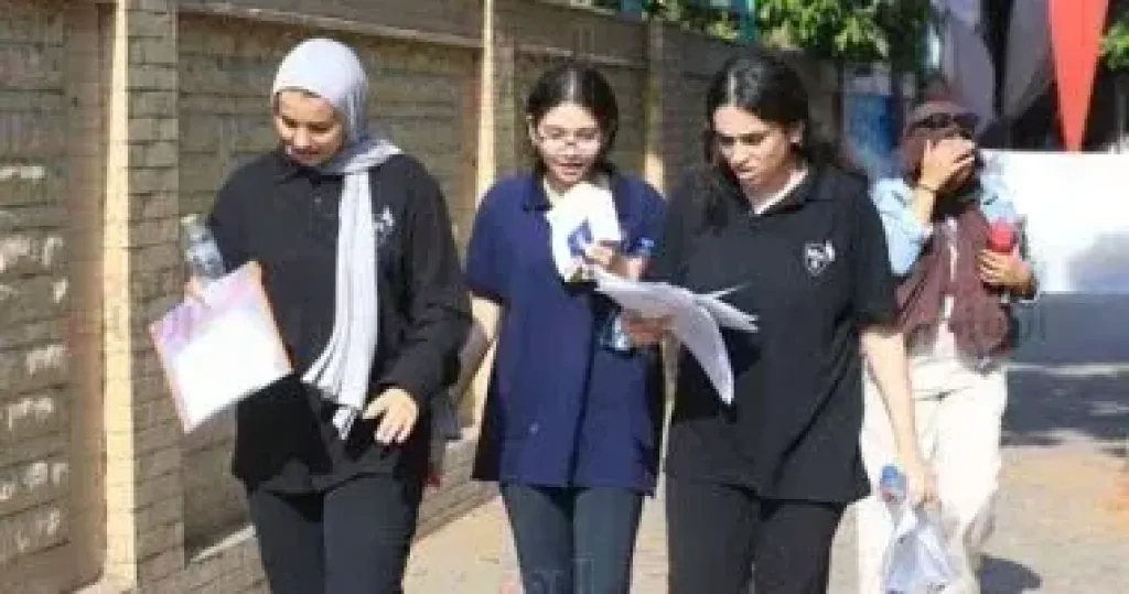 المدارس تبدأ استلام أوراق التقدم لامتحانات الثانوية العامة من الطلاب